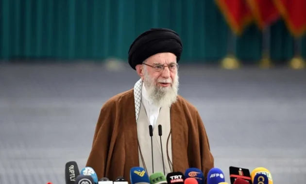 Khamenei Serukan Persatuan Nasional, Ajak Rakyat Iran Gagalkan Upaya Musuh Khamenei Serukan Persatuan Nasional, Ajak Rakyat Iran Gagalkan Upaya Musuh