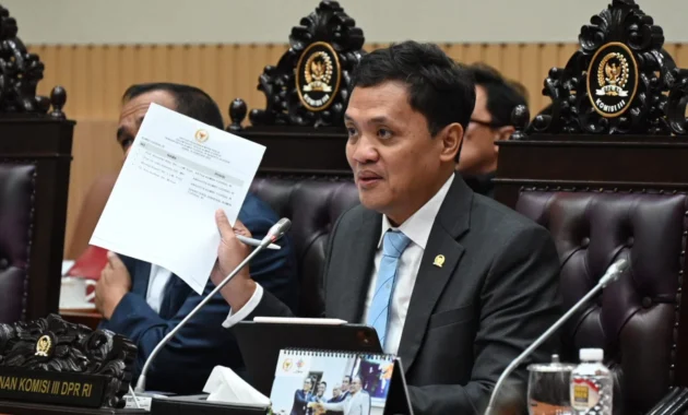 Komisi III DPR Sarankan Komisaris Hanania Travel Dijadikan Tersangka Komisi III DPR Sarankan Komisaris Hanania Travel Dijadikan Tersangka