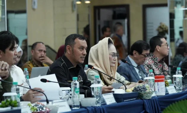 Komisi XIII DPR Evaluasi OTT Imigrasi Terkait Tuduhan Pemerasan Izin Tinggal WNA, Gores Citra Indonesia di Mata Dunia Komisi XIII DPR Evaluasi OTT Imigrasi Terkait Tuduhan Pemerasan Izin Tinggal WNA, Gores Citra Indonesia di Mata Dunia