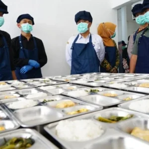Kontroversi Kepala Program Makan Bergizi Gratis: Bukan Dapur Asal Ngebul