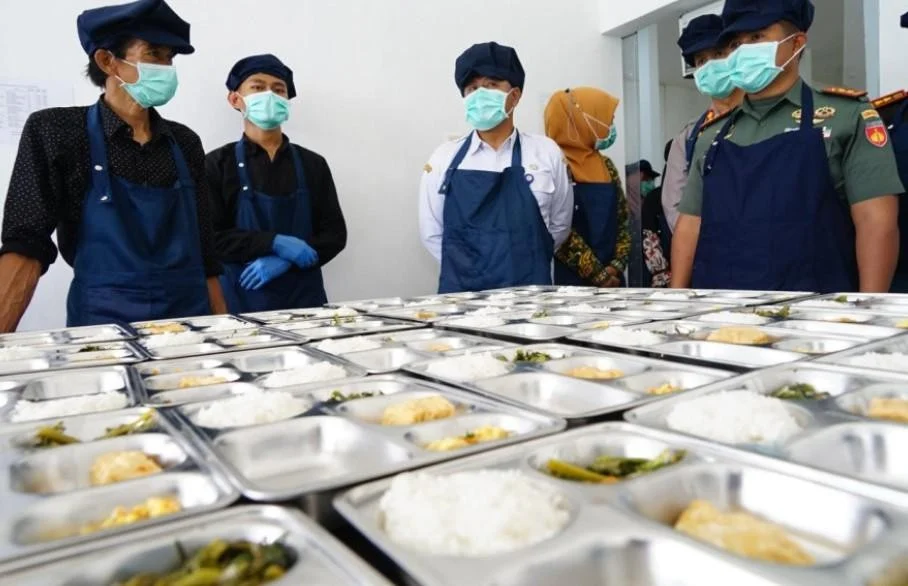 Kontroversi Kepala Program Makan Bergizi Gratis: Bukan Dapur Asal Ngebul