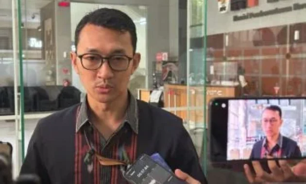 KPK Amankan Dua Orang di Bali Terkait Pengurusan Dokumen Keimigrasian KPK Amankan Dua Orang di Bali Terkait Pengurusan Dokumen Keimigrasian