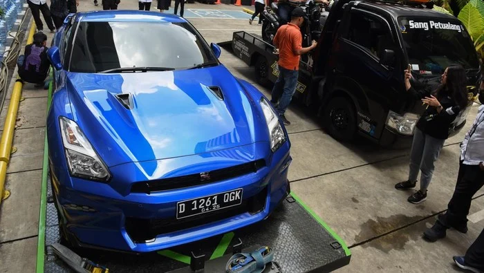 KPK Angkut Moge hingga Mobil Mewah Usai Geledah Rumah Silmy Karim