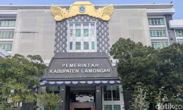 KPK Tahan Tiga Tersangka Korupsi Pembangunan Gedung Pemkab Lamongan, Kerugian Negara Rp 35,7 Miliar