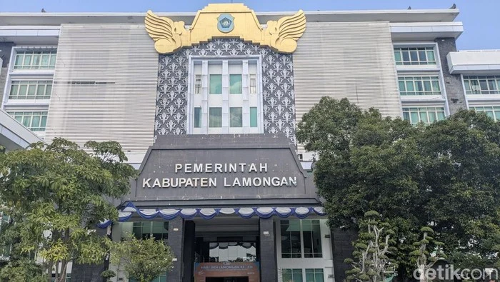KPK Tahan Tiga Tersangka Korupsi Pembangunan Gedung Pemkab Lamongan, Kerugian Negara Rp 35,7 Miliar