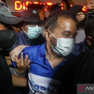 Kriminal kemarin, Roy Suryo dan Tifa ditangkap hingga curanmor di GBK