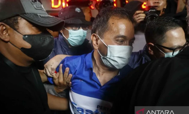Kriminal kemarin, Roy Suryo dan Tifa ditangkap hingga curanmor di GBK