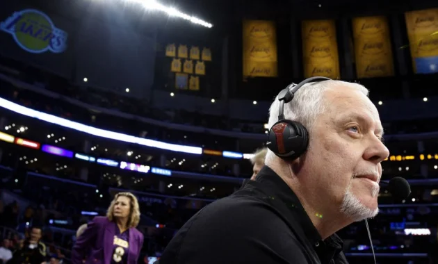 Lawrence Tanter Akhiri 43 Tahun Karier Sebagai Pengumum Arena Los Angeles Lakers