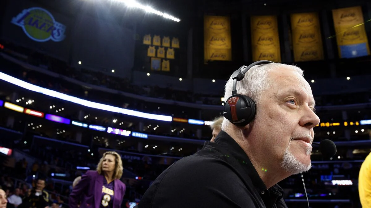 Lawrence Tanter Akhiri 43 Tahun Karier Sebagai Pengumum Arena Los Angeles Lakers