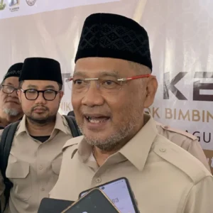 Lepas Kepulangan Perdana Jemaah Haji, Menhaj Gus Irfan Sampaikan Permintaan Maaf