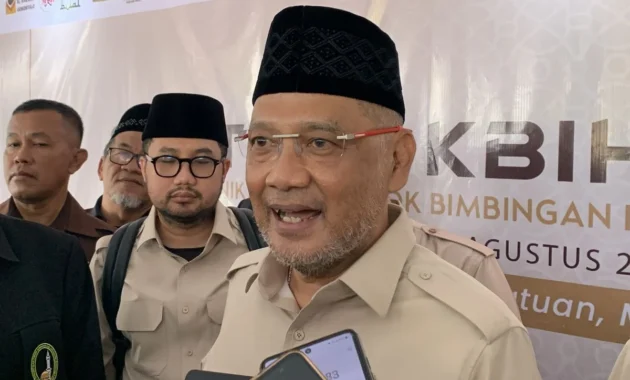 Lepas Kepulangan Perdana Jemaah Haji, Menhaj Gus Irfan Sampaikan Permintaan Maaf