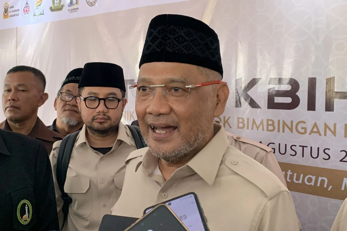 Lepas Kepulangan Perdana Jemaah Haji, Menhaj Gus Irfan Sampaikan Permintaan Maaf