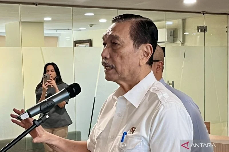 Luhut Yakin Ekonomi RI Tetap Bisa Tumbuh Meski Angka Kemiskinan Naik