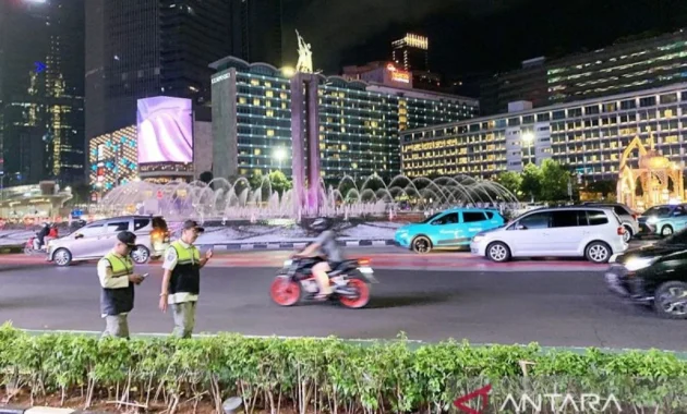 Massa Aksi Tinggalkan Lokasi Demo, Arus Lalu Lintas di Bundaran HI Mulai Normal