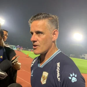 Masuk skuad timnas senior, Mathew Baker dimentori oleh Kevin Diks