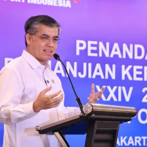 Menaker Serahkan Tiga Agenda Strategis dalam Penandatanganan PKB 2026 bersama Jasa Raharja