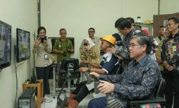 Menaker Tekankan Persiapan Generasi Muda Hadapi Dunia Kerja Baru Menaker Tekankan Persiapan Generasi Muda Hadapi Dunia Kerja Baru
