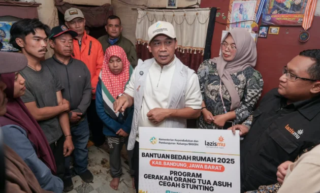 Mendukbangga Serahkan Bantuan Rumah untuk Keluarga Berisiko Stunting di Aceh Mendukbangga Serahkan Bantuan Rumah untuk Keluarga Berisiko Stunting di Aceh