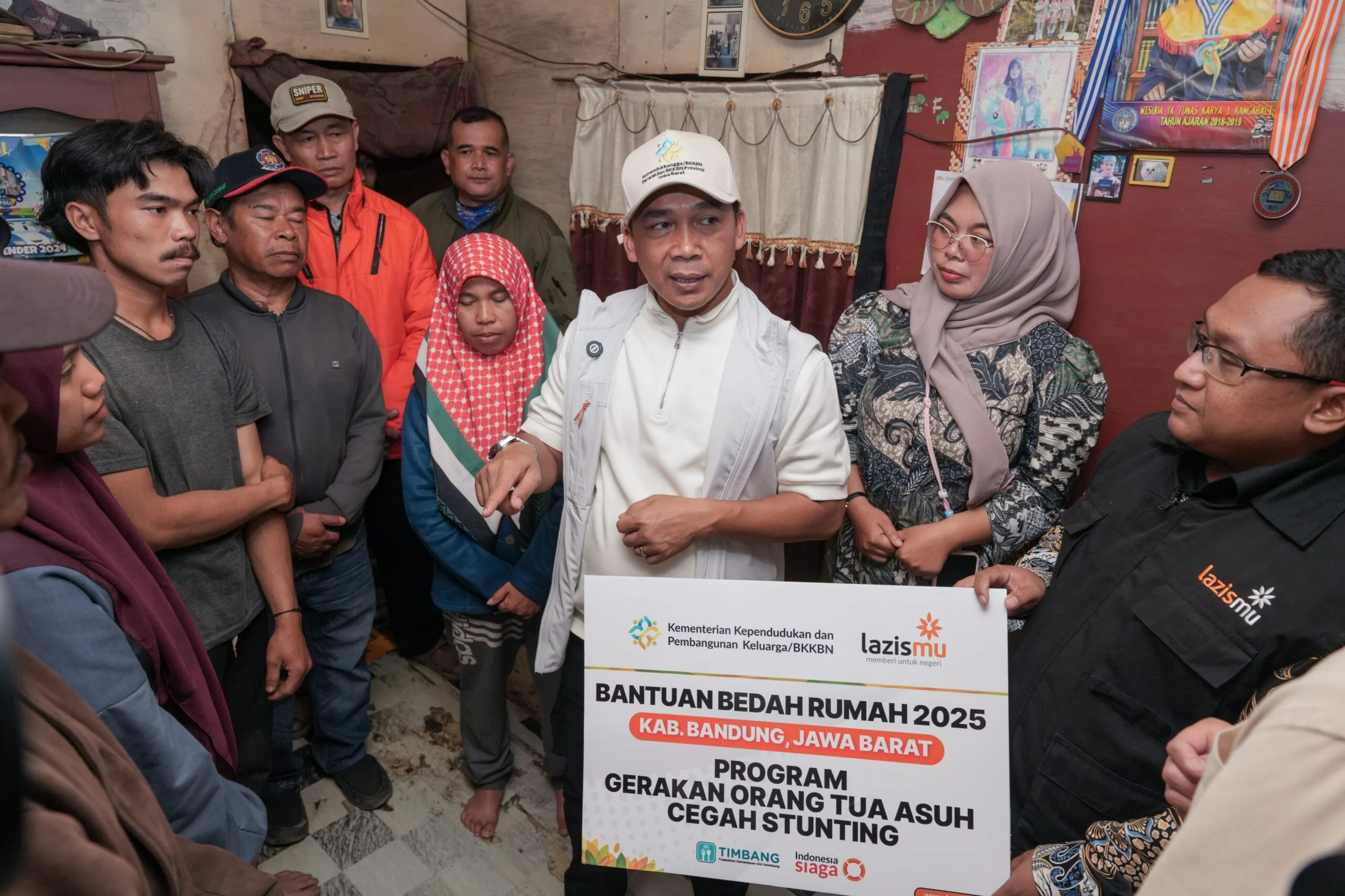 Mendukbangga Serahkan Bantuan Rumah untuk Keluarga Berisiko Stunting di Aceh