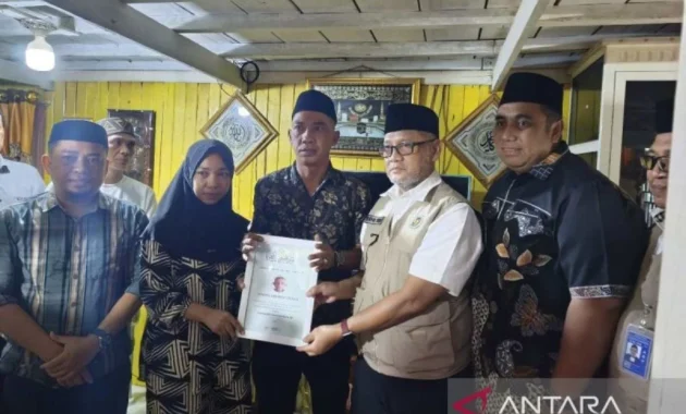 Menhaj Takziah ke Rumah Jamaah Haji Maros yang Wafat di Tanah Suci Menhaj Takziah ke Rumah Jamaah Haji Maros yang Wafat di Tanah Suci
