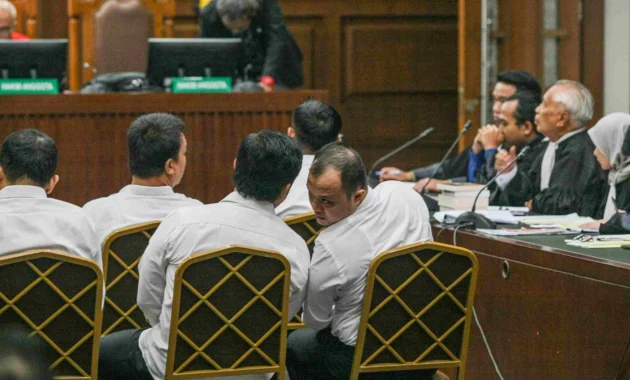 Menko Yusril Ungkap Masih Banyak Praktik Pungli di Kalangan Birokrasi Menko Yusril Ungkap Masih Banyak Praktik Pungli di Kalangan Birokrasi