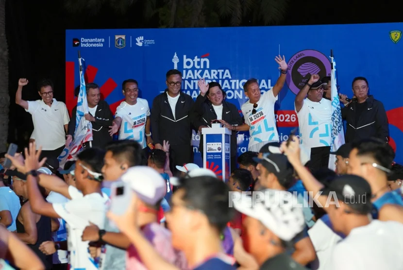 Menpora Erick Thihor Lepas 8.000 Pelari di BTN Jakarta International Marathon 2026
