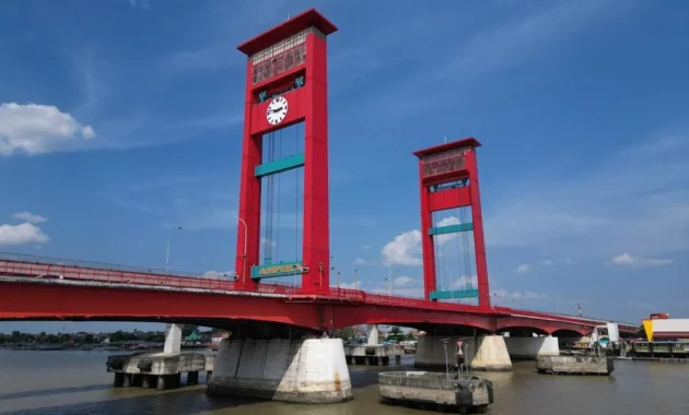 Merawat Jembatan Ampera sebagai Tempat Wisata Ramah Wisatawan Merawat Jembatan Ampera sebagai Tempat Wisata Ramah Wisatawan