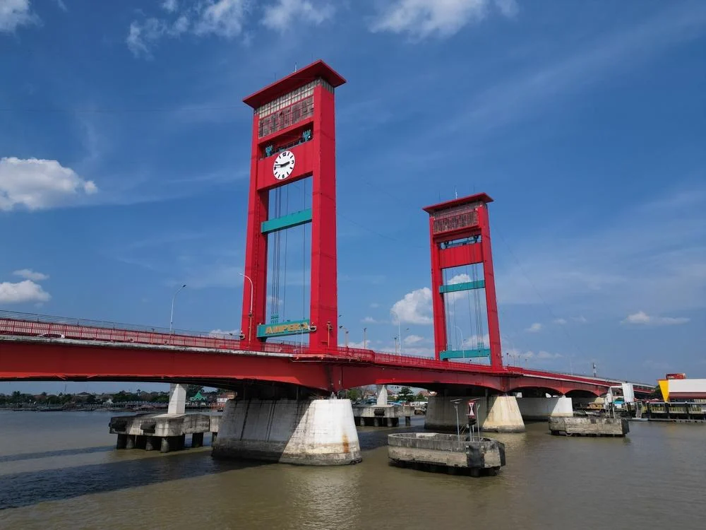 Merawat Jembatan Ampera sebagai Tempat Wisata Ramah Wisatawan