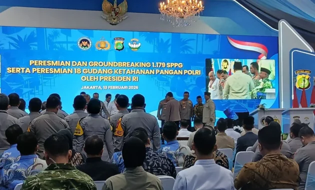 Momen Prabowo Sidak SPPG di Palmerah, Pakai APD Lengkap Hingga Cek Keamanan MBG Momen Prabowo Sidak SPPG di Palmerah, Pakai APD Lengkap Hingga Cek Keamanan MBG