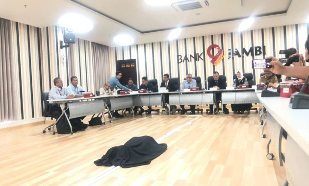 OJK Pastikan Tidak Ada Potensi “Bank Rush” di Tengah Pelemahan Rupiah OJK Pastikan Tidak Ada Potensi “Bank Rush” di Tengah Pelemahan Rupiah