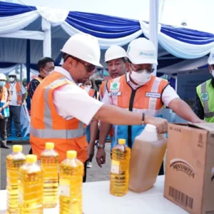 Operasikan Fasilitas Pengemasan di Surabaya Dukung Distribusi Minyak Goreng ke Indonesia Timur