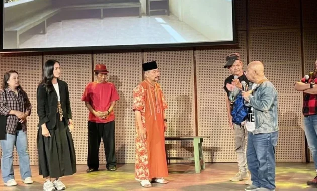 Oplet Robet Dorong Pertunjukan Betawi Lebih Modern Oplet Robet Dorong Pertunjukan Betawi Lebih Modern