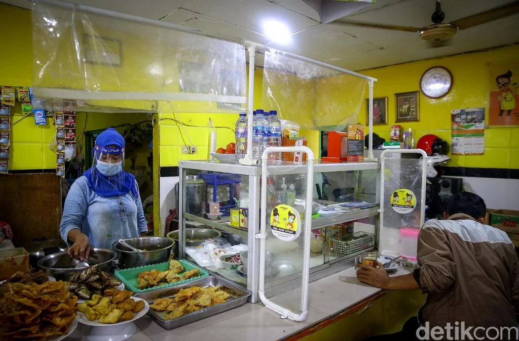 Pedagang Ungkap Situasi di Balik Etalase Warteg: Pembeli Kini Makan Rp 15 Ribu Cuma Pakai Tempe, Sayur Tahu, Telur Asin dan Kerupuk