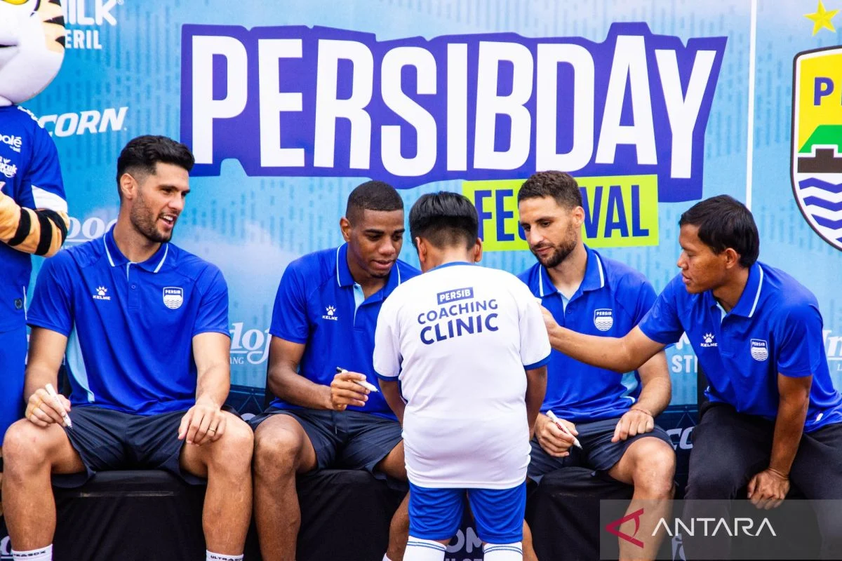 Pelatih Persib Bandung Antusias Hadapi Kompetisi ACC 2026/2027