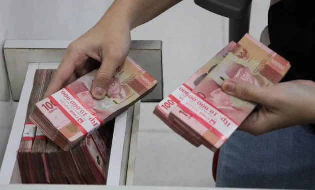 Pelemahan Rupiah Dorong Dunia Usaha Lakukan Penyesuaian