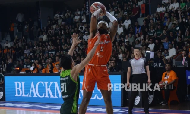 Pelita Jaya Menangi Drama Overtime, Tundukkan Bogor Hornbills 90-87 pada Gim Pertama Final IBL 2026 Pelita Jaya Menangi Drama Overtime, Tundukkan Bogor Hornbills 90-87 pada Gim Pertama Final IBL 2026