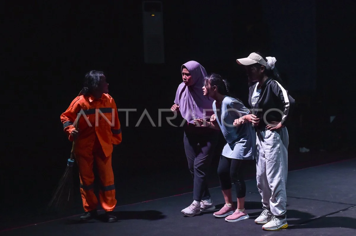 Pementasan Program Pelatihan Teater Pelajar di Taman Budaya: Karya 'Anu' Putu Wijaya Dipentaskan SMA Setara