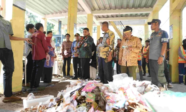 Pemkot Makassar Terapkan Sistem Penghargaan dan Sanksi dalam Pengelolaan Sampah Pemkot Makassar Terapkan Sistem Penghargaan dan Sanksi dalam Pengelolaan Sampah