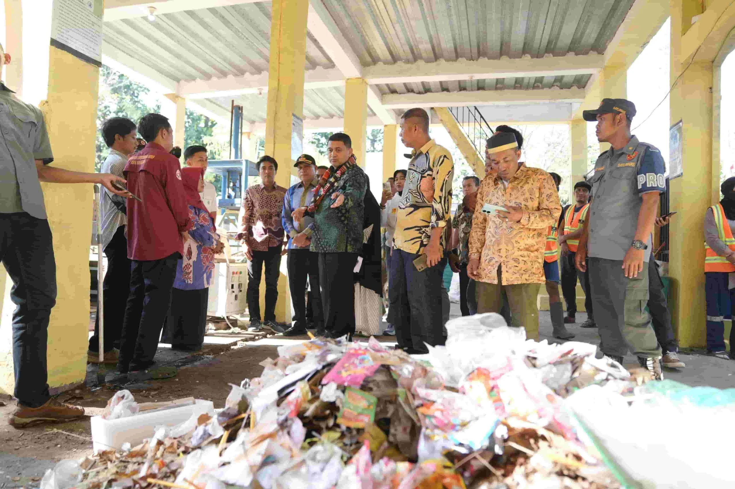Pemkot Makassar Terapkan Sistem Penghargaan dan Sanksi dalam Pengelolaan Sampah