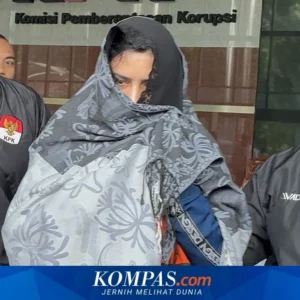 Penampakan Tersangka Penyuap Bupati Muara Enim, Kenakan Rompi Tahanan dan Diam Seribu Bahasa