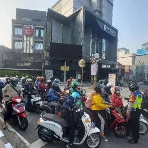 Pengendara Protes di Jalan Sudirman dengan Membunyikan Klakson: Tuntutan terhadap Prabowo, Gibran, dan Kebijakan Pajak