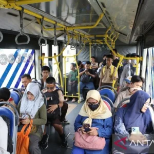 Penumpang Sekali Naik Bus Transjakarta Disubsidi Rp 12 Ribu