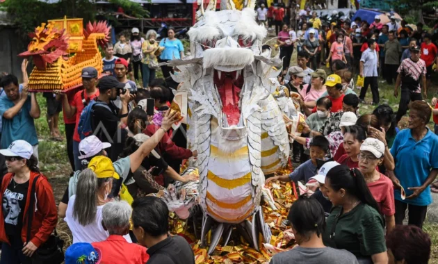 Perayaan Peh Cun di Kota Tangerang Soroti Tradisi Pembakaran Perahu Naga Perayaan Peh Cun di Kota Tangerang Soroti Tradisi Pembakaran Perahu Naga