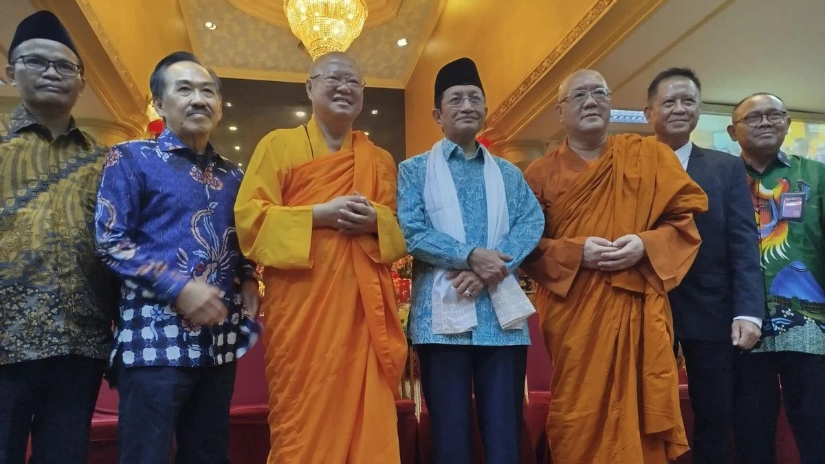 Perayaan Waisak Sebulan Penuh, Menag Nasaruddin Serukan Kedamaian