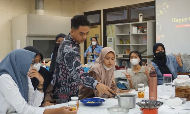 Perban Berbahan Kombucha Buatan Siswa SMA Jakarta Tampil di Konferensi Internasional Perban Berbahan Kombucha Buatan Siswa SMA Jakarta Tampil di Konferensi Internasional