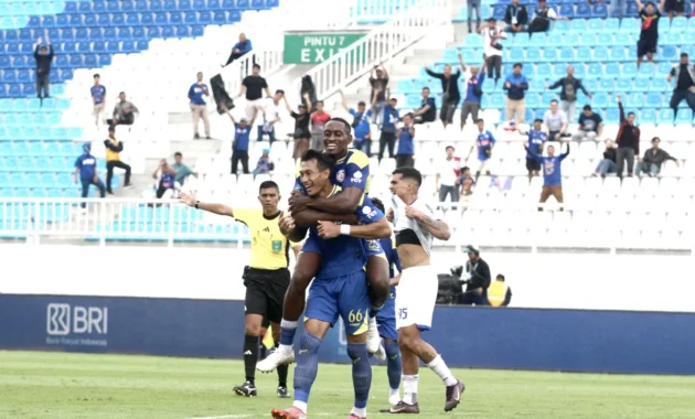 Persija Lepas Riko Simanjuntak, Alfriyanto Nico, dan Hansamu Yama Persija Lepas Riko Simanjuntak, Alfriyanto Nico, dan Hansamu Yama