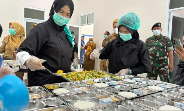 Pimpinan Baru BGN Lakukan Konsolidasi Internal, Tekankan Efisiensi Anggaran dan Perbaikan Dapur Program Makan Bergizi Gratis Pimpinan Baru BGN Lakukan Konsolidasi Internal, Tekankan Efisiensi Anggaran dan Perbaikan Dapur Program Makan Bergizi Gratis