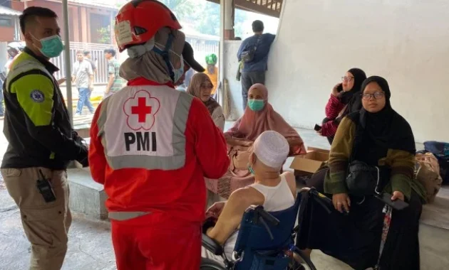 PMI Jakarta Pusat Siapkan Tim Medis dan Ambulans untuk Tanggapan Korban Kebakaran di Kemayoran PMI Jakarta Pusat Siapkan Tim Medis dan Ambulans untuk Tanggapan Korban Kebakaran di Kemayoran