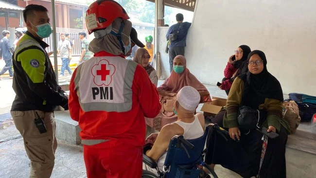 PMI Jakarta Pusat Siapkan Tim Medis dan Ambulans untuk Tanggapan Korban Kebakaran di Kemayoran