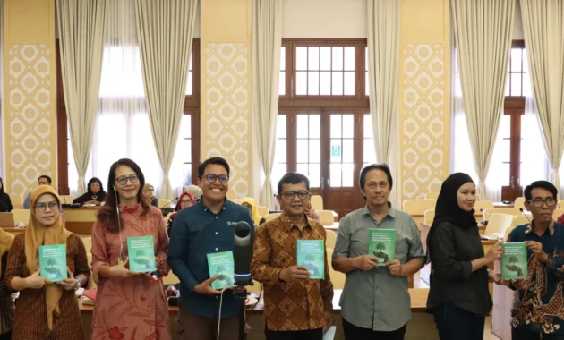 PNM Gerakkan Pemberdayaan Berkelanjutan: Pakaian, Buku, dan 27.000 Pohon untuk Masyarakat Akar Rumput Indonesia PNM Gerakkan Pemberdayaan Berkelanjutan: Pakaian, Buku, dan 27.000 Pohon untuk Masyarakat Akar Rumput Indonesia